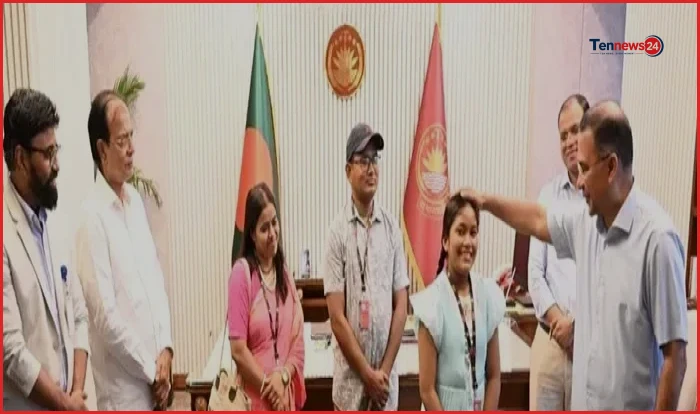 প্রধানমন্ত্রীর সঙ্গে দেখা করে হারমোনিয়াম উপহার পেল খুদে শিল্পী অনুশ্রী
