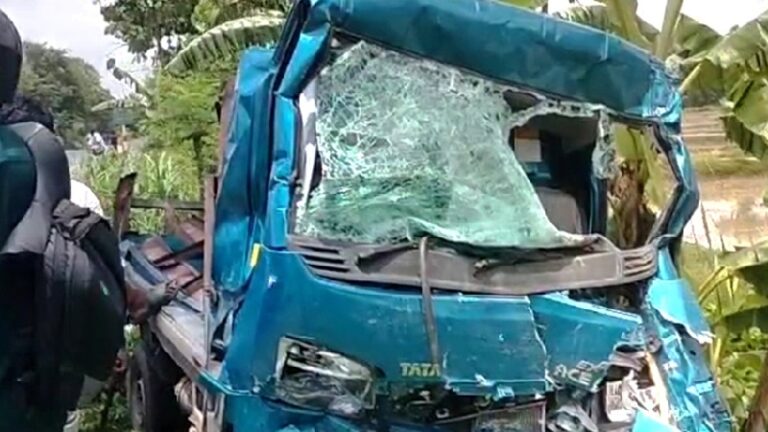 বগুড়ায় ট্রাক-পিকআপের মুখোমুখি সংঘর্ষে চারজন নিহত