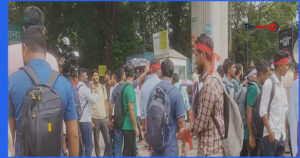 শাহবাগে অবস্থান কর্মসূচি প্রত্যাহার করলেন প্রাথমিক শিক্ষকরা