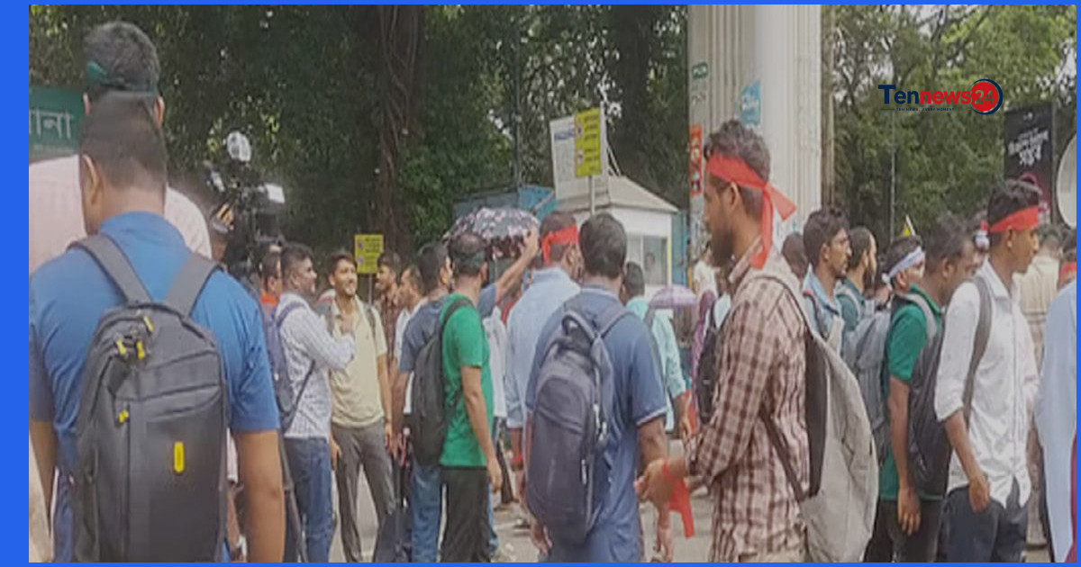শাহবাগে অবস্থান কর্মসূচি প্রত্যাহার করলেন প্রাথমিক শিক্ষকরা