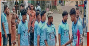 সদরপুরে নিজস্ব অর্থায়নে সড়ক সংস্কার করলেন যুবদল নেতা নান্নু