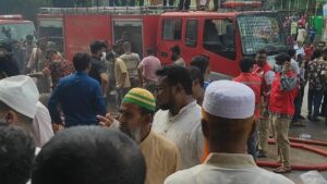 সাতক্ষীরার ব্লিস হাসপাতালে অগ্নিকাণ্ড, নারী ও শিশুসহ আহত অনেকে