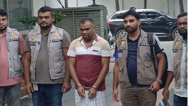 সেনা-পুলিশ পরিচয়ে চাকরির নামে প্রতারণা, গ্রেপ্তার ১
