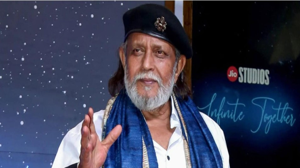 হাতের জটিল অস্ত্রোপচার শেষে হাসপাতাল থেকে বাড়ি ফিরলেন মিঠুন চক্রবর্তী