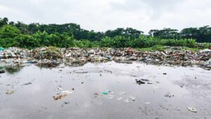 হেলিপ্যাডে পৌরসভার ময়লার ভাগাড়, অতিষ্ঠ লালমোহনের বাসিন্দারা