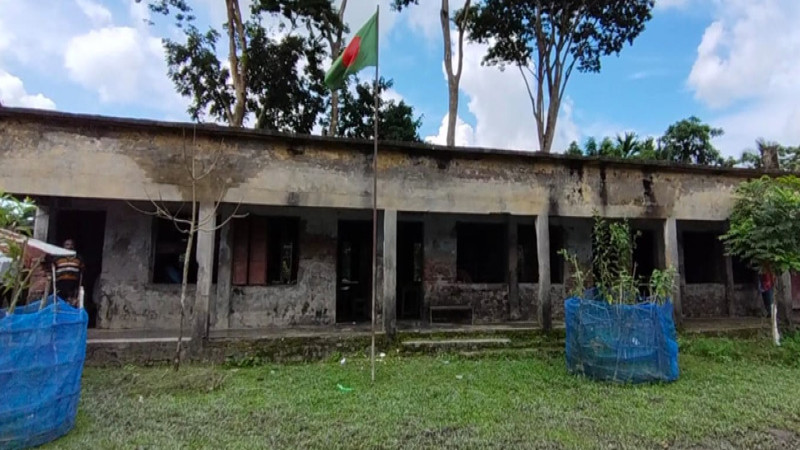 ১২ শিক্ষার্থীর ১৩ শিক্ষক, এসএসসিতে পাস মাত্র একজন