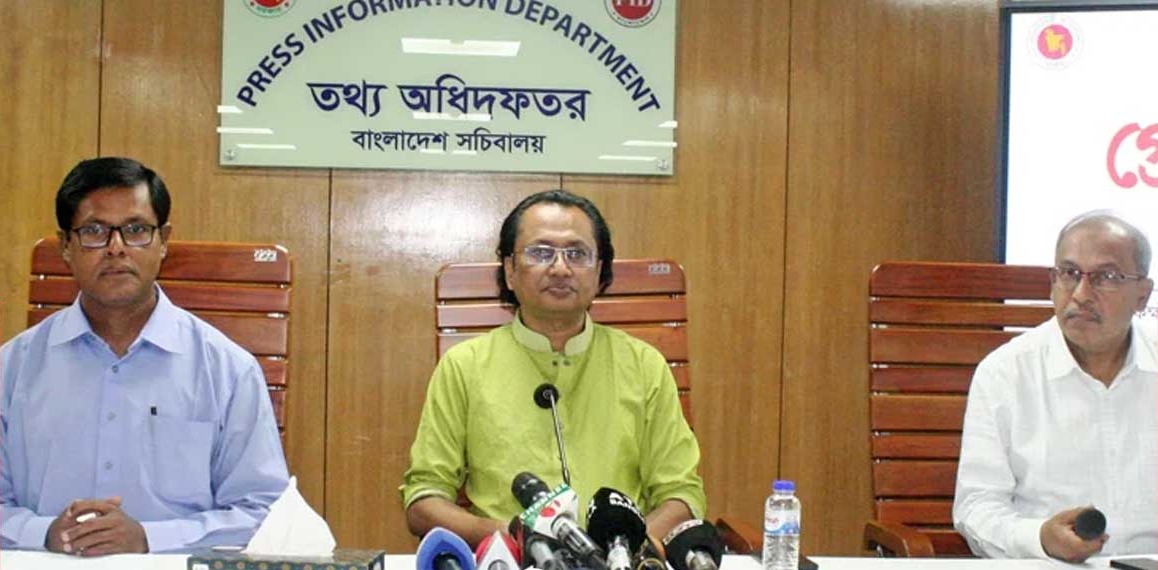 ভর্তুকির চাপ কমাতে জ্বালানি তেলের দাম সমন্বয়: তথ্য উপদেষ্টা