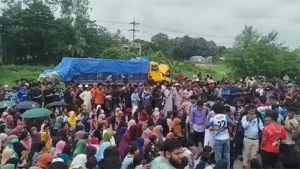 ইশরাত শাহরিয়ারের বিচারের দাবিতে ঢাকা-চট্টগ্রাম মহাসড়ক অবরোধ