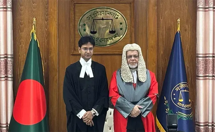 নতুন তথ্য: হাইকোর্টের স্থায়ী বিচারপতি হিসেবে শপথ নিলেন দেবাশীষ