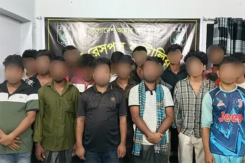 টেকনাফে মালয়েশিয়াগামী ১৭ জন উদ্ধার, পাচারকারী চক্রের সন্ধানে অভিযান