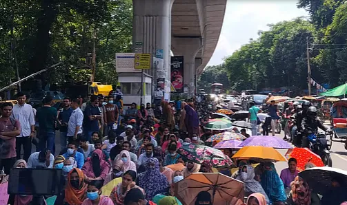নিয়োগপত্র না পাওয়ায় শাহবাগে প্রাথমিক শিক্ষকদের অবস্থান