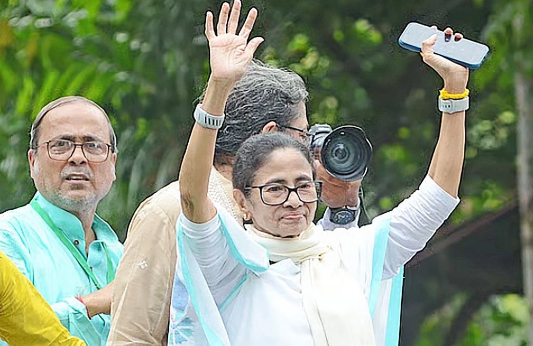 রাজনৈতিক গোধূলিতে মমতা বন্দ্যোপাধ্যায়: উত্থান নাকি চূড়ান্ত পতন?
