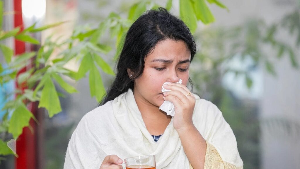 সর্দি-কাশির প্রকোপ থেকে বাঁচতে যা করণীয়