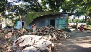 সংস্কারের অপেক্ষায় ঈশ্বরগঞ্জের ঐতিহ্যবাহী উচাখিলা কাচারি বাড়ি