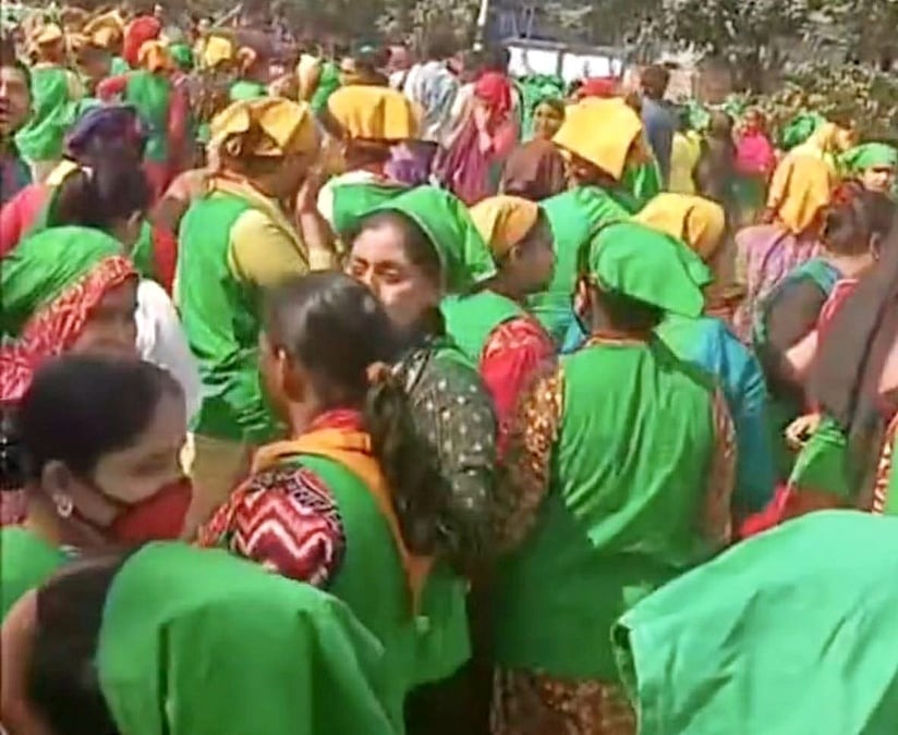 ঢাকার বাইরে কাজের খোঁজে: চট্টগ্রাম–কুমিল্লা নাকি নারায়ণগঞ্জ–গাজীপুর