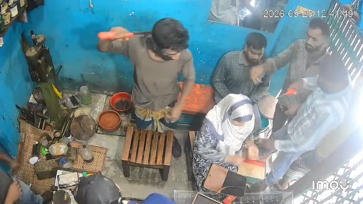 নারায়ণগঞ্জে সোনার দোকানে দিনেদুপুরে দুঃসাহসী সম্পদ সংক্রান্ত ঘটনায়