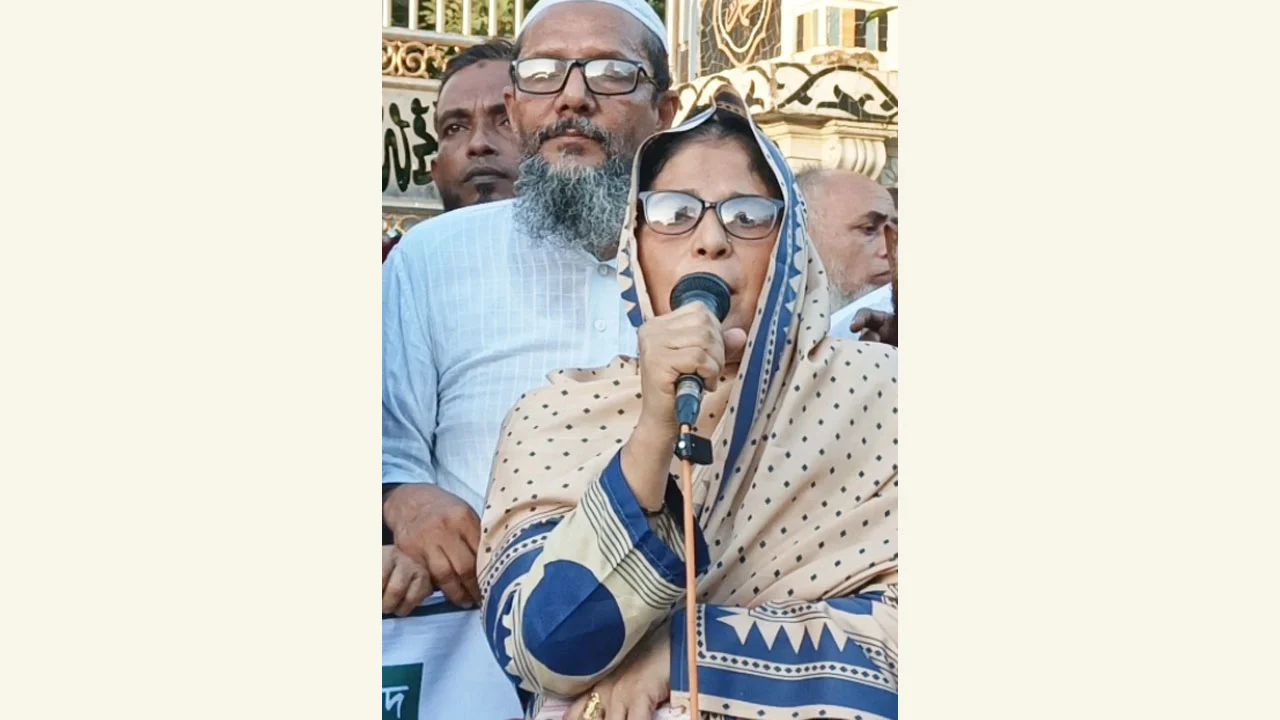 আওয়ামী লীগ নেতাদের আশ্রয় দেওয়ার কথা স্বীকার বিএনপি নেত্রীর
