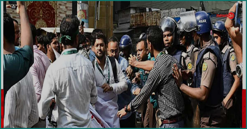 ইসলামী ব্যাংকের সামনে চাকরিচ্যুত ও গ্রাহক ফোরামের সদস্যদের সংঘর্ষ