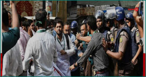 ইসলামী ব্যাংকের সামনে চাকরিচ্যুত ও গ্রাহক ফোরামের সদস্যদের সংঘর্ষ