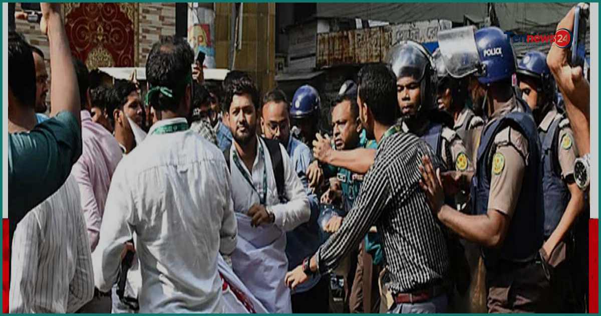 ইসলামী ব্যাংকের সামনে চাকরিচ্যুত ও গ্রাহক ফোরামের সদস্যদের সংঘর্ষ