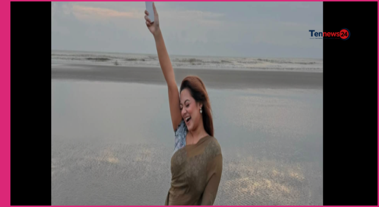 কক্সবাজারের সমুদ্রসৈকতে নতুন লুকে ধরা দিলেন অভিনেত্রী দীঘি