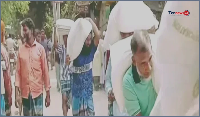 কুড়িগ্রামের রৌমারীতে সারের গোডাউন ভেঙে শতাধিক বস্তা লুট