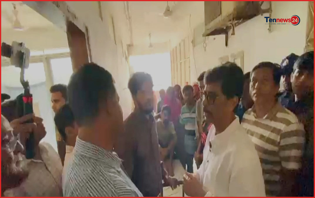 কুমিল্লা মেডিকেল হাসপাতালের শৌচাগারের বেহাল দশা দেখে ক্ষুব্ধ মন্ত্রী