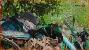 গাজীপুরে কাভার্ডভ্যান ও অটোরিকশার সংঘর্ষে নিহত ৩