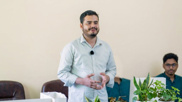 চবির আবাসিক হলগুলোতে ১১টি ফ্রিজ দেওয়ার ঘোষণা চাকসু ভিপির