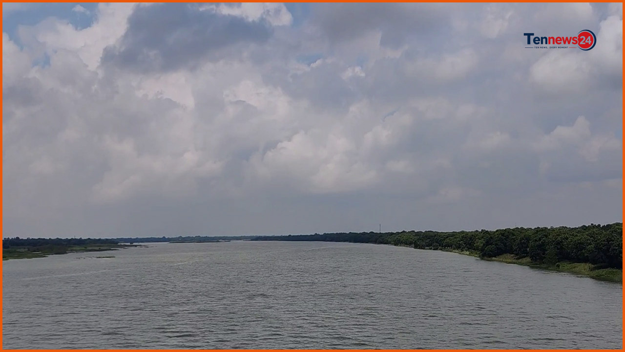 চাঁপাইনবাবগঞ্জে বাড়ছে তিন নদীর পানি, প্লাবিত নিম্নাঞ্চল