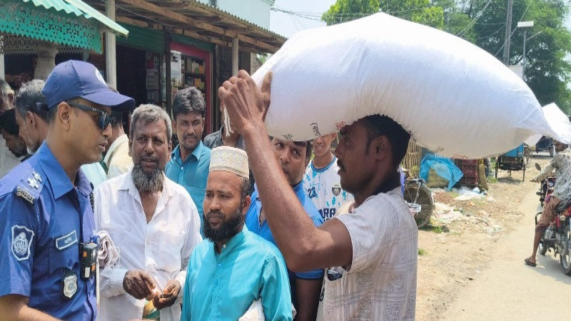 ঝিনাইদহে পাচারের সময় এক হাজার কেজি সরকারি সার উদ্ধার