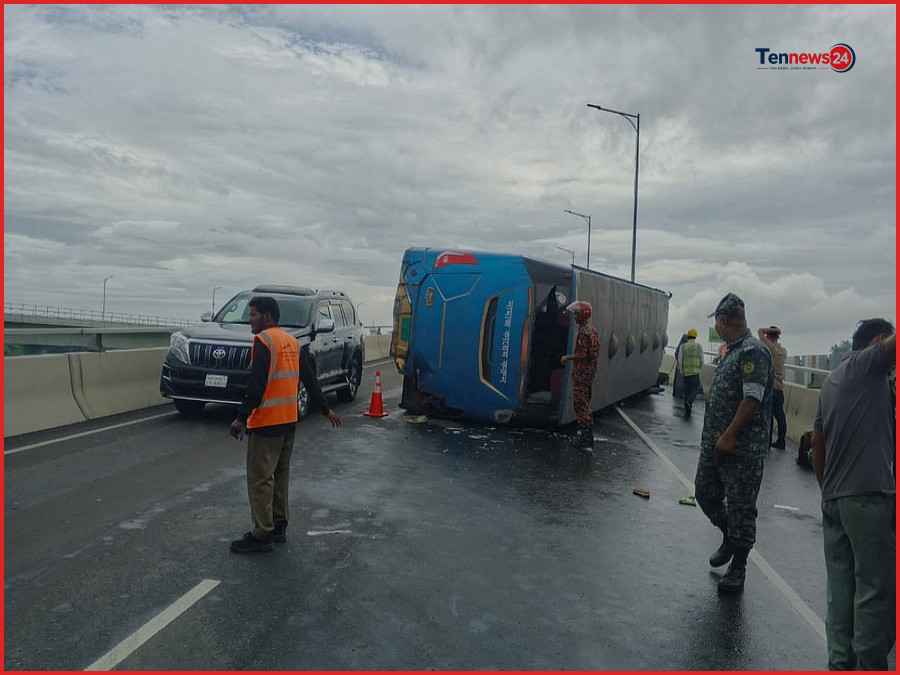 পদ্মা সেতুতে বাস দুর্ঘটনা: রেলিং ক্ষতিগ্রস্ত, মেরামতে ব্যয় ২ লাখ