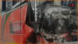 ফেনীতে বাস-কাভার্ডভ্যান সংঘর্ষে চালক-হেলপারসহ নিহত ৩