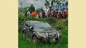 বগুড়ায় বৃদ্ধাকে বাঁচাতে গিয়ে দুর্ঘটনার কবলে প্রতিমন্ত্রীর গাড়ি