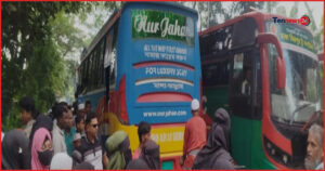 বাবুগঞ্জে বাসের ধাক্কায় শিক্ষিকা নিহত, বিচারের দাবিতে শিক্ষার্থীদের বিক্ষোভ
