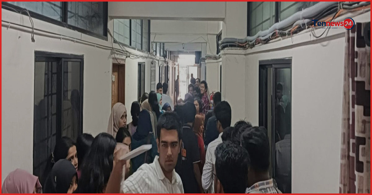শিক্ষক সংকটে গোপালগঞ্জ বিজ্ঞান ও প্রযুক্তি বিশ্ববিদ্যালয়ের ভিসি অবরুদ্ধ