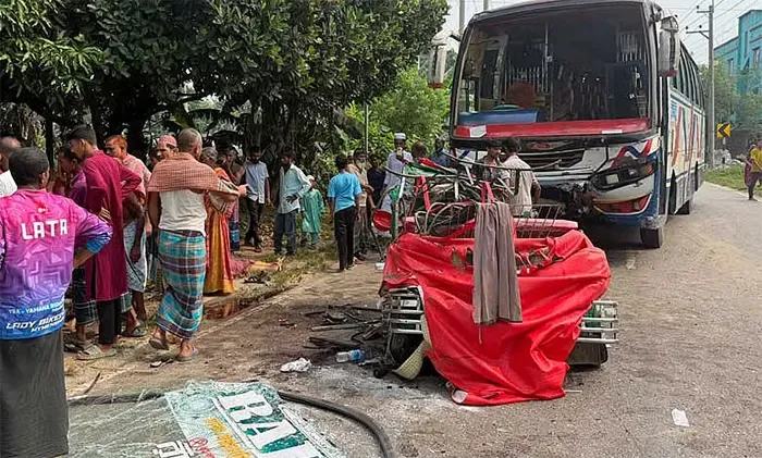 ময়মনসিংহে বাস ও অটোরিকশার সংঘর্ষে নিহত ৭