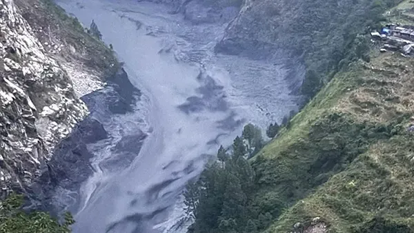 নেপালে আকস্মিক বন্যা: ভেসে গেল ৪০ বাড়ি, বিচ্ছিন্ন যোগাযোগ