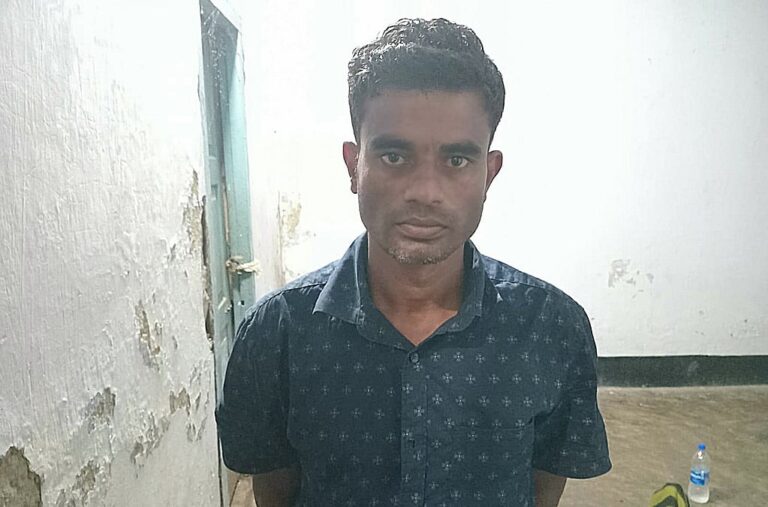 দিনাজপুরে ১৯৮ ইয়াবাসহ ইউপি সদস্য আটক