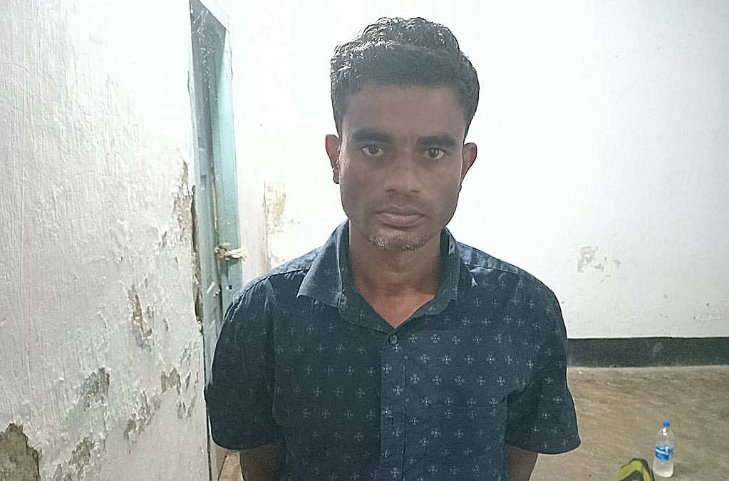 দিনাজপুরে ১৯৮ ইয়াবাসহ ইউপি সদস্য আটক