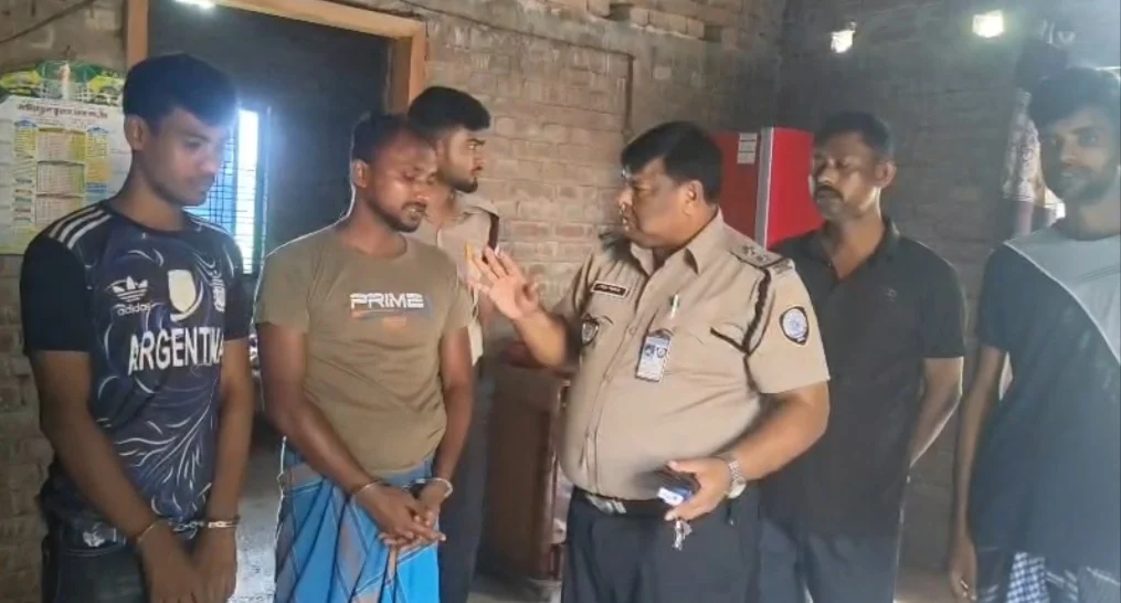 ঈশ্বরদীতে মাদকসহ তাঁতীদল নেতা আটক, ভ্রাম্যমাণ আদালতে সাজা