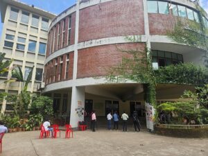 ২৩ ঘণ্টা পেরিয়েও চুয়েটে অবরুদ্ধ নতুন উপাচার্য