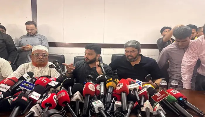 মুক্তিযুদ্ধবিষয়ক প্রতিমন্ত্রীর পদ থেকে ইশরাক হোসেনের পদত্যাগ