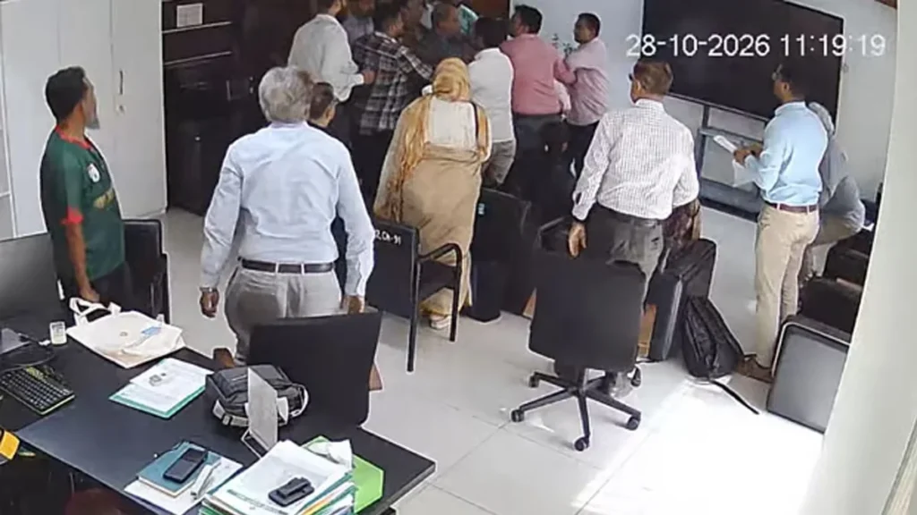 আইইডিসিআর পরিচালকের কার্যালয়ে ঢুকে মারধরের অভিযোগ ড্যাব কর্মীদের বিরুদ্ধে