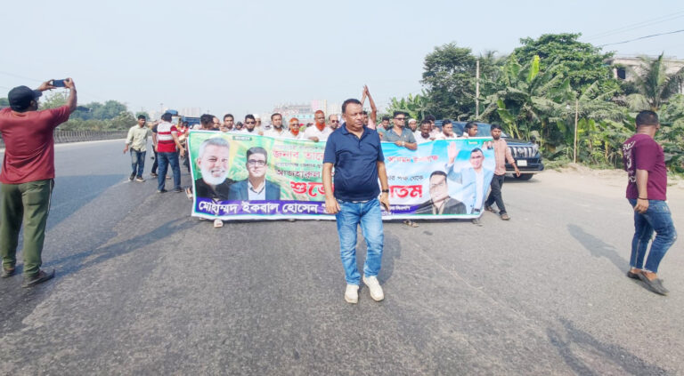 ফেনী অভিমুখে প্রধানমন্ত্রী তারেক রহমানকে অভ্যর্থনা সিদ্ধিরগঞ্জ থানা
