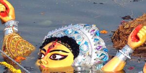 প্রতিমা বিসর্জনের মধ্য দিয়ে শেষ হলো দুর্গাপূজা