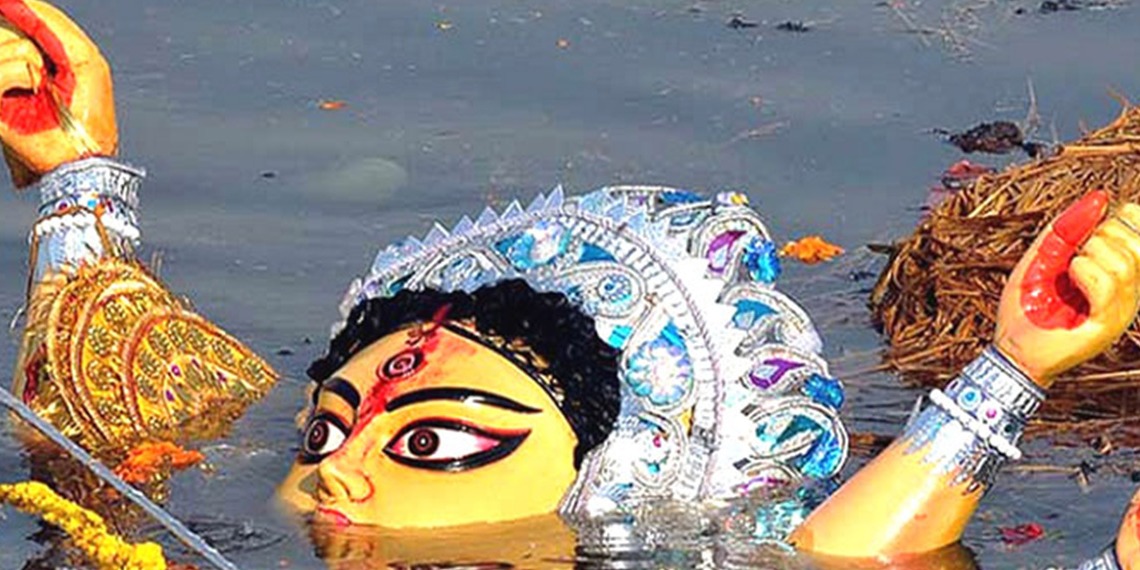প্রতিমা বিসর্জনের মধ্য দিয়ে শেষ হলো দুর্গাপূজা