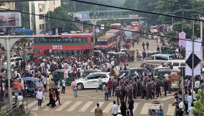 প্রশ্নপত্র ফাঁসের অভিযোগে স্থগিত নিয়োগ পরীক্ষা, বিক্ষোভে পরীক্ষার্থীরা