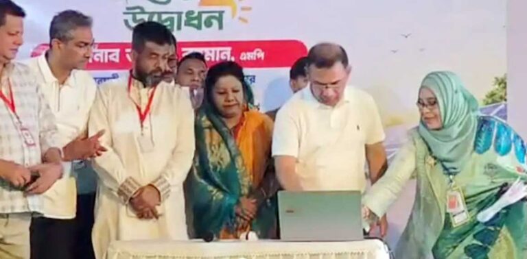 ফেনীতে দেশের প্রথম রুফটপ সৌরবিদ্যুৎ প্রকল্পের উদ্বোধন করলেন প্রধানমন্ত্রী