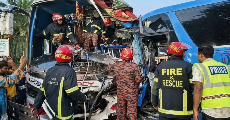 নাটোরের বড়াইগ্রামে বাস সংঘর্ষে নিহত ১, আহত অন্তত ১৫